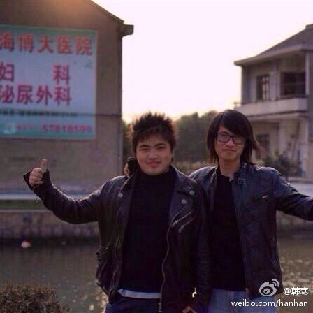 韩寒和好友多年前的旧照