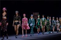 ������ǰ����ANNA SUIһ���֤SS19����